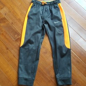 Nike therma fit joggers